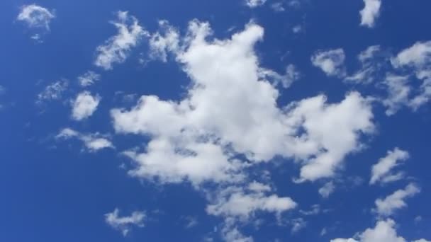 Time Lapse, movimiento blanco, gris, nubes hinchadas — Vídeo de stock