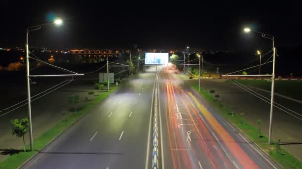 4k timelapse del tráfico rodado por la noche — Vídeos de Stock