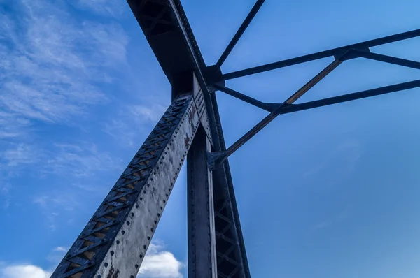 Ponte treliça de aço — Fotografia de Stock