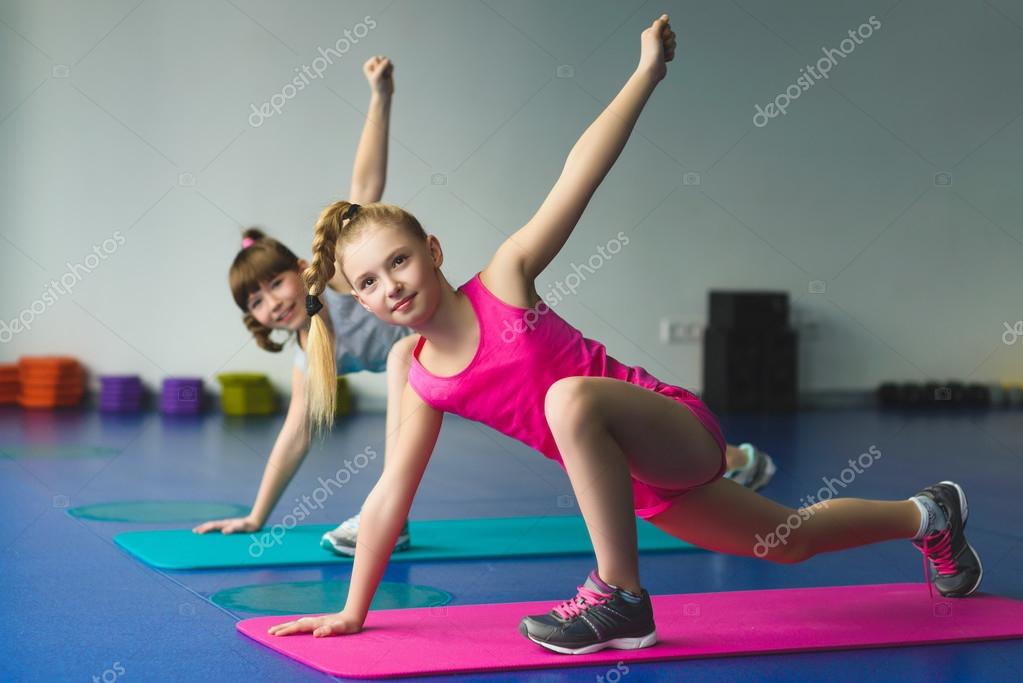 Короткое видео юные. Детский фитнес. Аэробика для детей. Заниматься гимнастикой. Спортивная аэробика для детей.