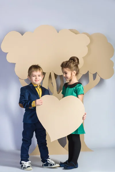 Concepto de amor. Un par de niños. niño y niña — Foto de Stock