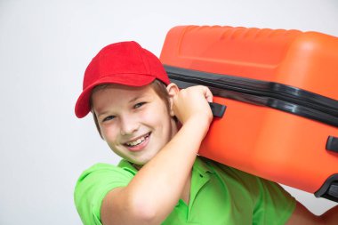 Seyahat eden bavullar bebek mutluluk öğrencileri yakın plan dinlenme.