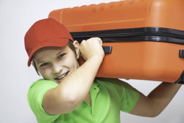 Seyahat eden bavullar bebek mutluluk öğrencileri yakın plan dinlenme.