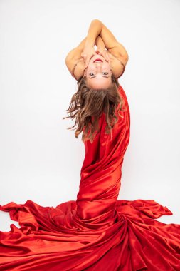 Kız ateş güzel beyaz arka plan tutku alev.