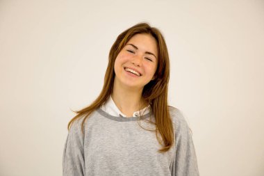 Güzel kız mutluluk öğrenci sevinç gülümseme yakın duygu.