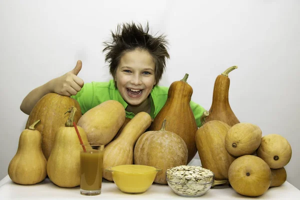 Boy Happiness Kürbisernte Herbst Bauer Gesundheit Ernährung Haferbrei Saft — Stockfoto