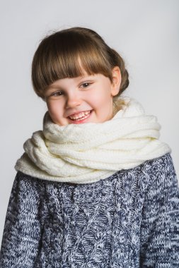 Gülümseyen kız mutlu. Kadın yüzü portre kadar kapatın