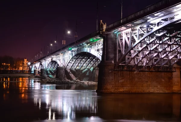 Poniatowski Brücke 2 in der Nacht. Warschau, Polen. — Stockfoto