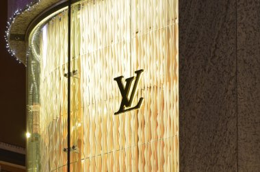 Varşova-Polonya-Aralık 3. Louis Vuitton Sign salonu gece. Varşova, 3 Aralık 2015.