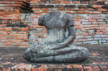Antik Buda heykeli yarısı 
