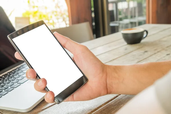 Mannens hender bruker smarttelefon . – stockfoto