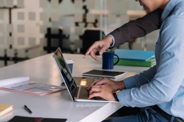 Ekonomik belge raporundan İş İnsanları Strateji Planlama Analizi, Ofis Kavramı.