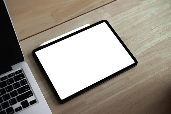 Cropped shot of mock-up digital tablet with blank white screen on desk. — Stock Photo, Image