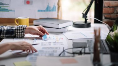 Web cep telefonu ya da bilgisayar için grafik tasarım uygulaması geliştirme. Kullanıcı deneyimi kavramı