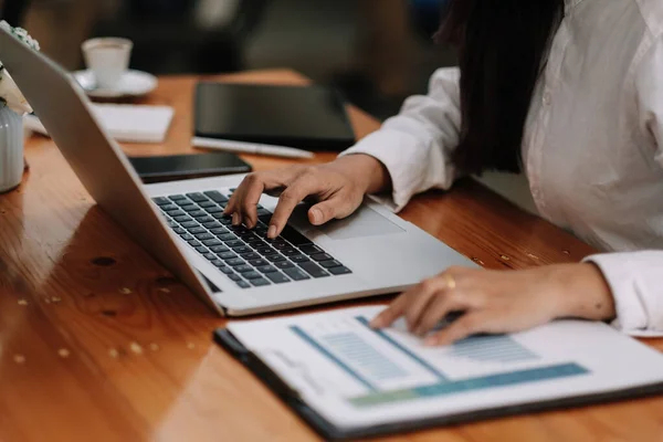 Business woman using laptop computer for do math finance on wooden desk in office and business working background, tax, accounting, statistics and analytic research concept. — Stock Photo, Image