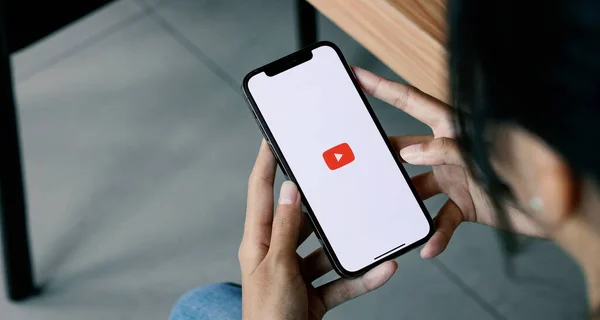 CHIANG MAI, THAILAND - JULY 04, 2021: Youtube application on Apple iPhone. YouTube is a free video sharing application that anyone can watch — Stock Photo, Image