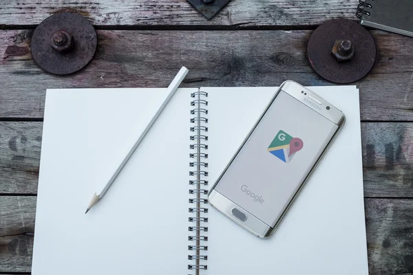 Captura de tela do google maps na borda samsung galaxy s6 — Fotografia de Stock