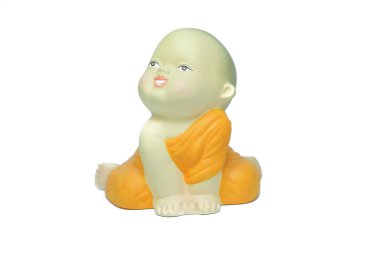 Beyaz arka plan üzerinde izole seramik keşiş bebek.