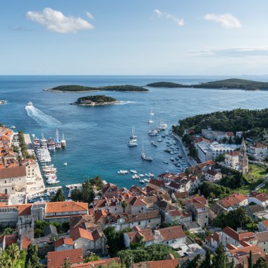 Widok na bağlantı noktası w Hvarze