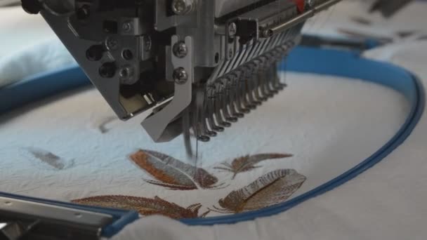 Thread.embroidery Krejčí šití na vyšívací stroj — Stock video