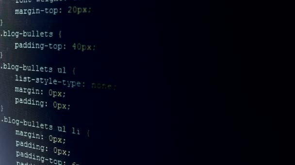 Färgglada HTML Css-kod bläddring i svart skärm — Stockvideo
