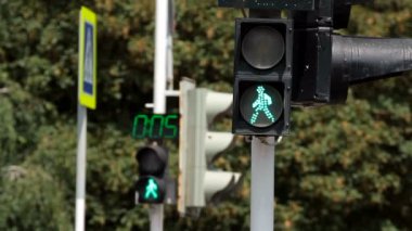 Yaya yeşil kırmızı gelen trafik ışığı anahtarları için v1