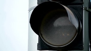 Trafik lambasındaki yeşil rengin görüntüsünü kapat