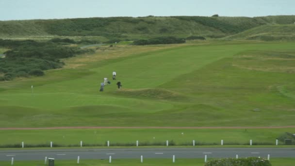 Golfplatz in Schottland an der irischen Meeresküste 2 — Stockvideo