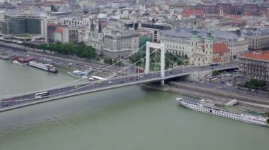 Elizabeth Köprüsü Budapeşte'de. Rating 2