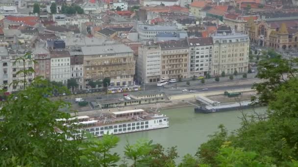 Vista sul centro della balna in budapest preso da gellert hegy hilltop . — Video Stock