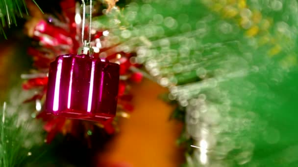 Brinquedo de Natal na árvore de Natal — Vídeo de Stock
