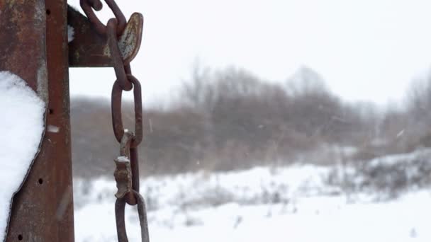 Iron chain in snow — Stock Video