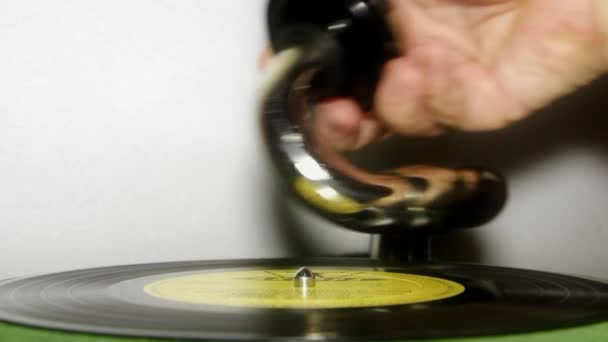 Préparation des vieux disques de gramophone au jeu — Video