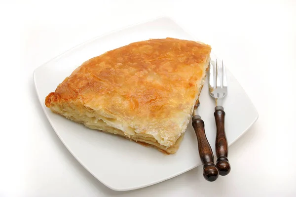 Plăcintă Brânză Sârbă Numită Burek Fundal Alb — Fotografie, imagine de stoc
