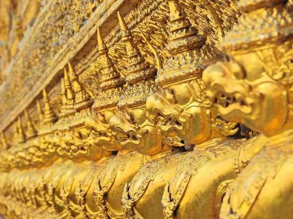 Thai Garuda, Wat Pra Kaew templo — Fotografia de Stock