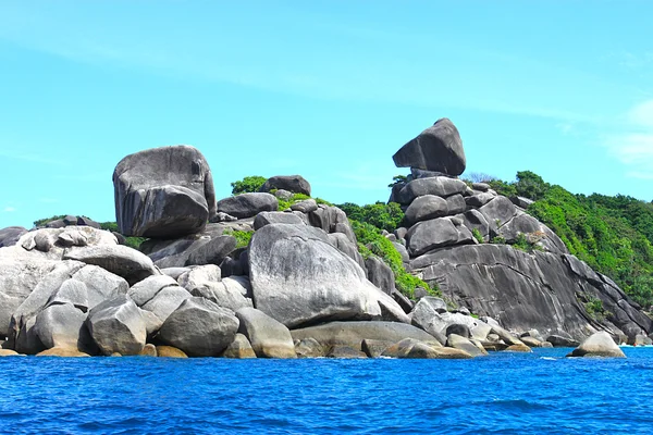 Rocky coast of Similan Islands — Stock Photo, Image