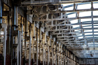 Terk edilmiş beton yapılar