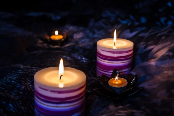 Fechar-se de velas ardentes — Fotografia de Stock