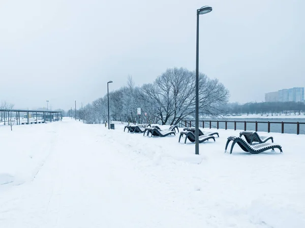 俄罗斯 莫斯科 布拉泰沃 公园被雪覆盖 — 图库照片