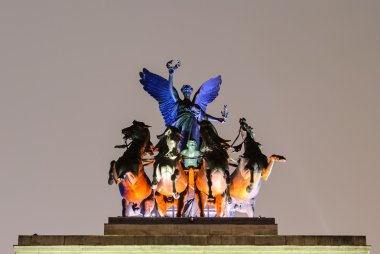 Quadriga üst kısmındaki Wellington Arch, Londra, İngiltere