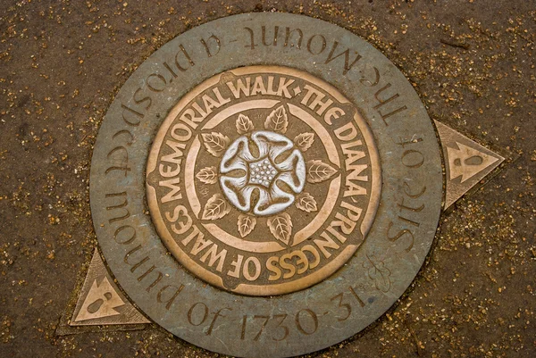 Londra, İngiltere - 25 Aralık 2006: Diana Princess of Wales Memorial yürümek, Hyde Park, Londra, Englan