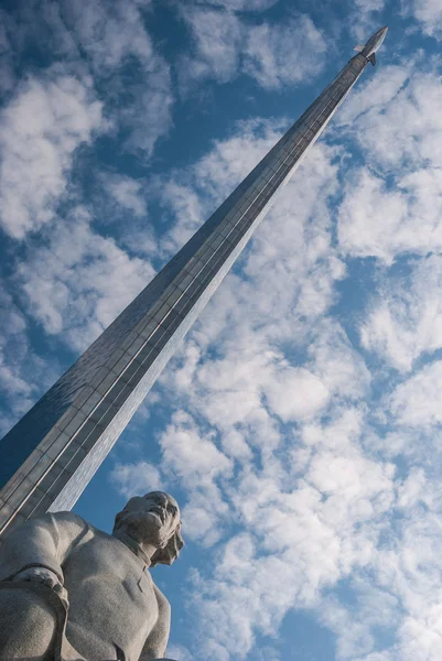 Monument till erövrarna av utrymme, Moskva, Ryssland — Stockfoto