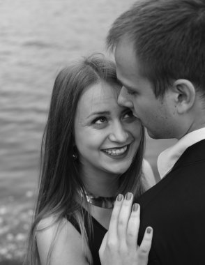 Suya yakın şık aşık Çift