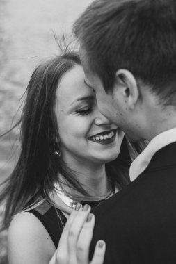 Suya yakın şık aşık Çift