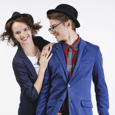 Mutlu gülümseyen hipster öğrenciler stüdyo