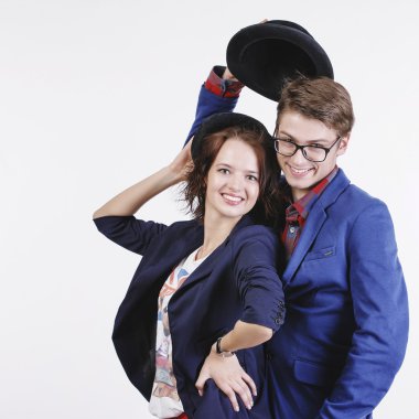 Mutlu gülümseyen hipster öğrenciler stüdyo