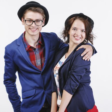 Mutlu gülümseyen hipster öğrenciler stüdyo