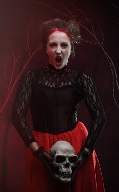 Bir kafatası ile şaşırtıcı ölü kız