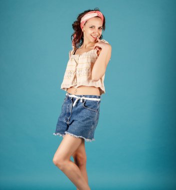 Stüdyoda kot şort kız kadar Şık pin