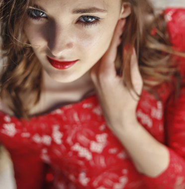 Vogue kırmızı elbise portre şehvetli kız güzel